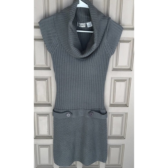 Too Hot Sweater SzS Gray Acrylic Cap Sleeves Tab Details Pull Over Pre-Own - Picture 8 of 13